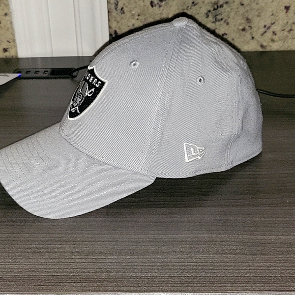 New Era LV RAIDERS 39thirty Hat - Picture 2 of 4